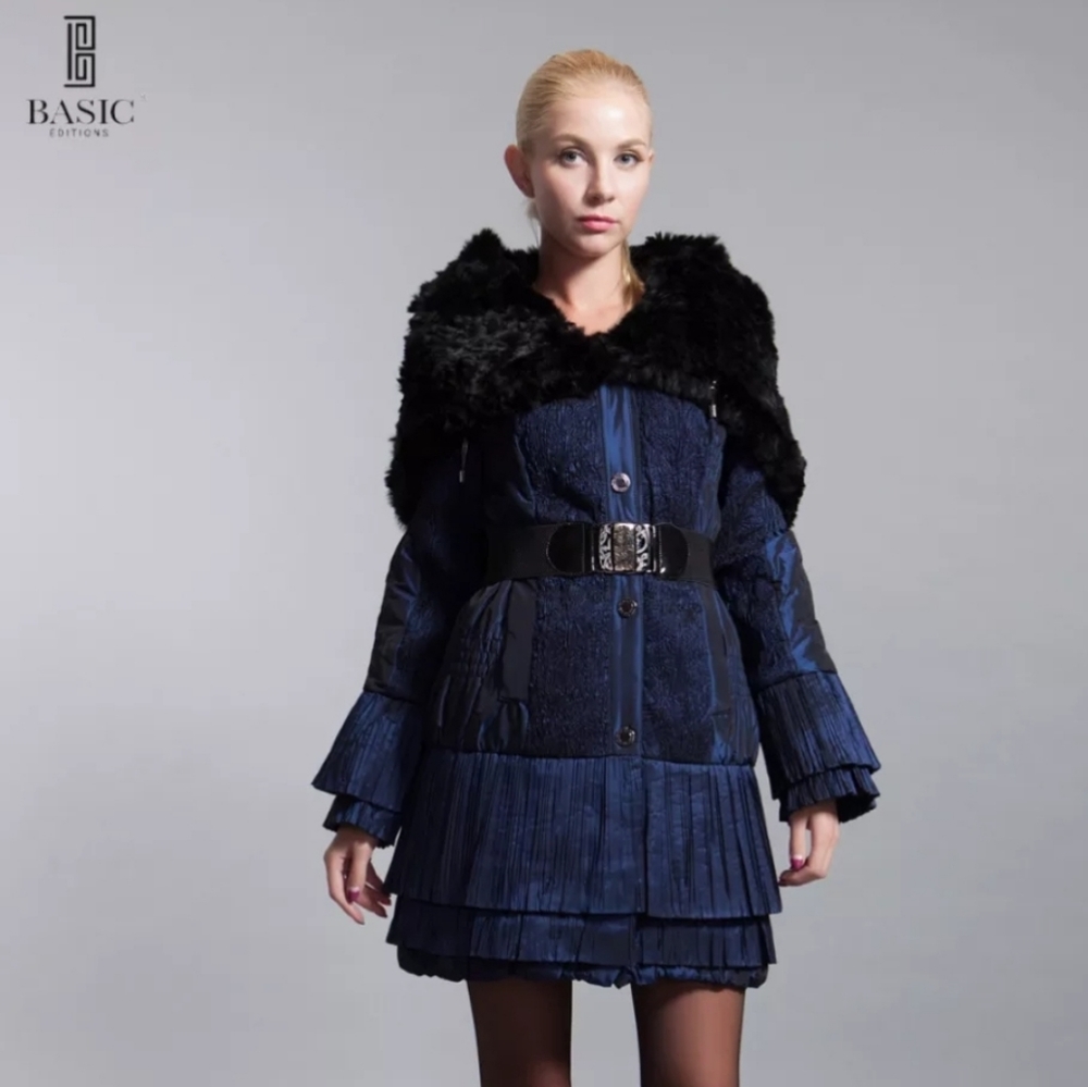 Gorgeous winter coat size S. With natural fur